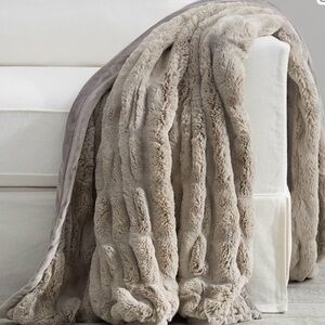 Oversized Pottery Barn Ruched Faux Fur Throw beige XL